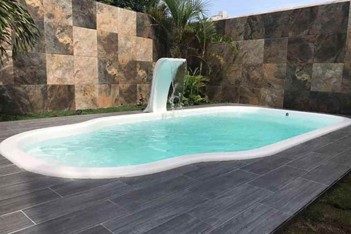 Vantagens e Desvantagens de ter uma Piscina Branca