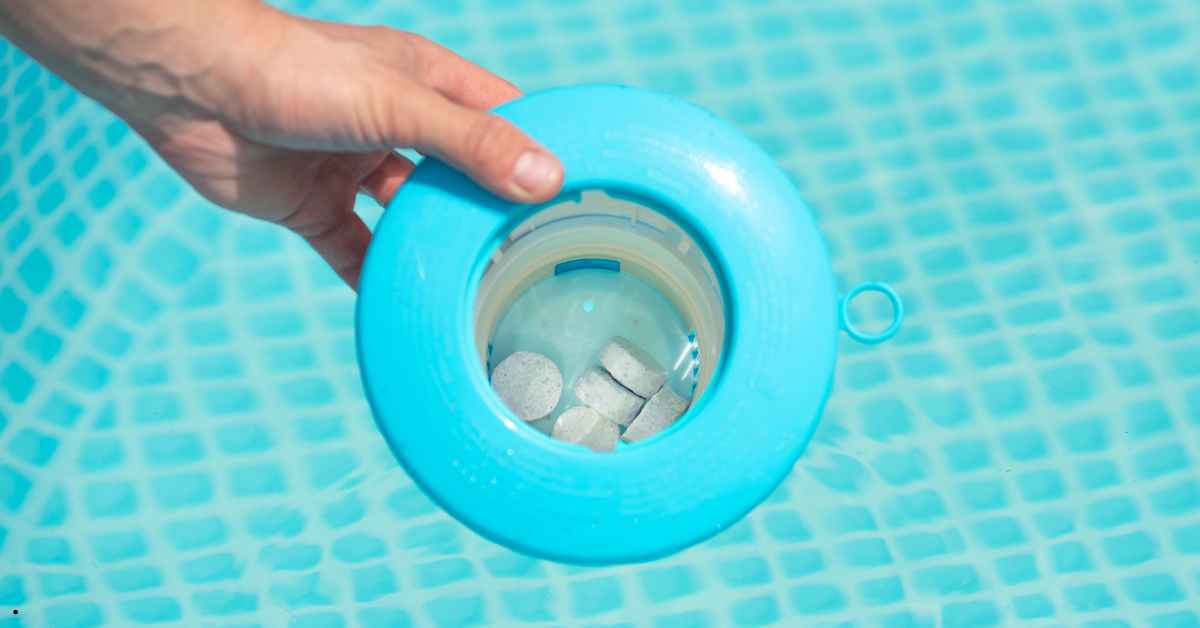 Como aplicar cloro na piscina