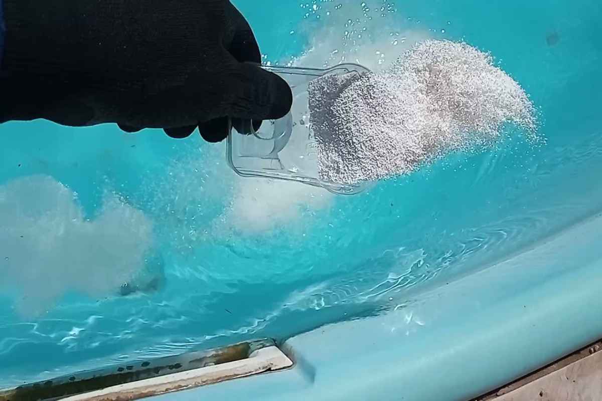 Como recuperar piscina manchada de cloro