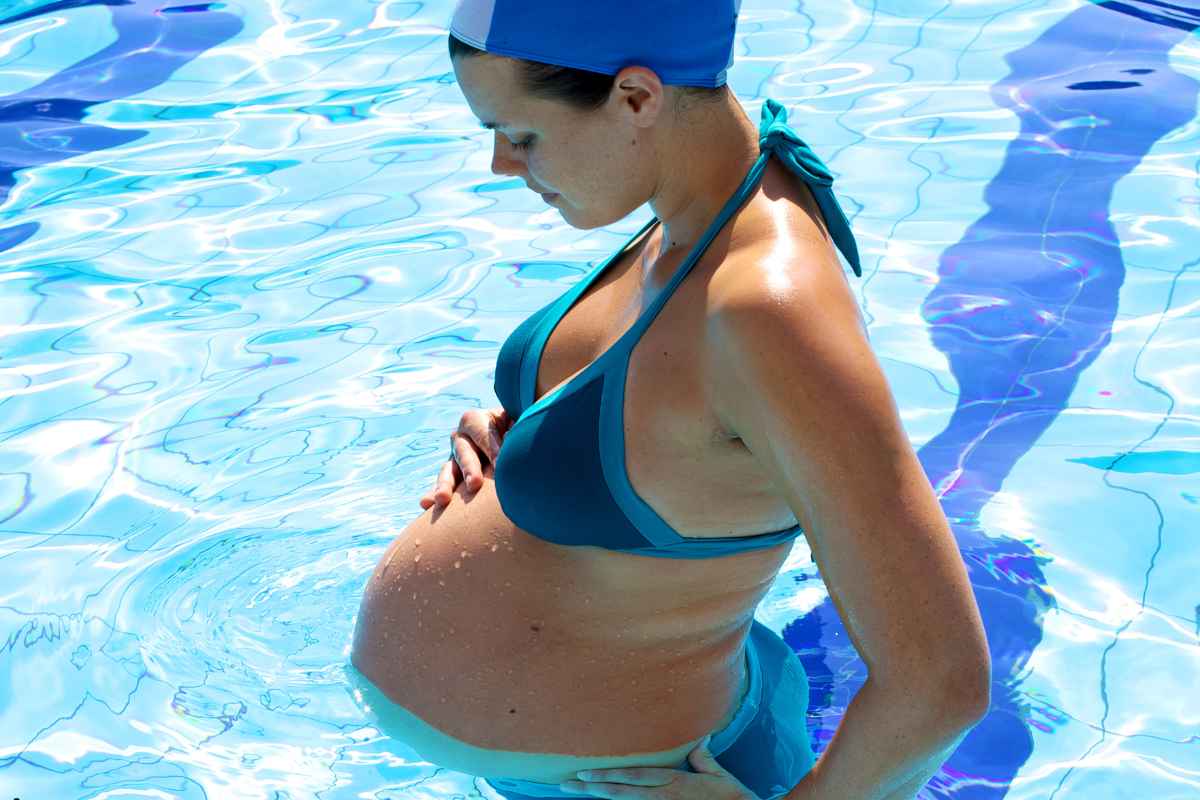 Grávida pode entrar na piscina com cloro