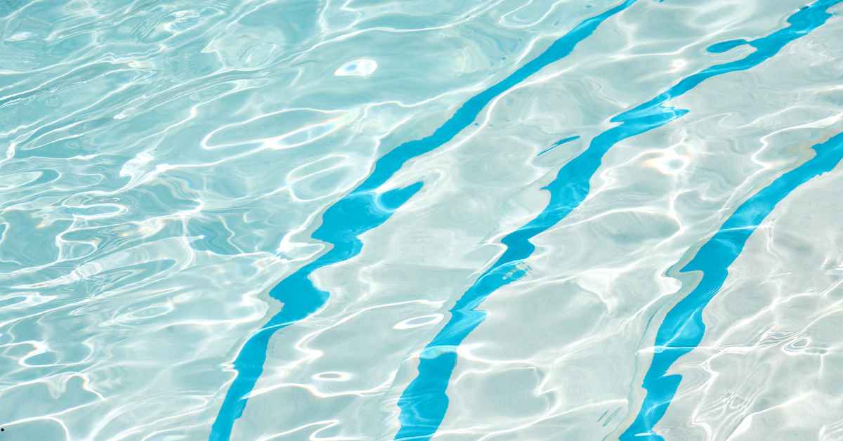 Água da piscina cristalina