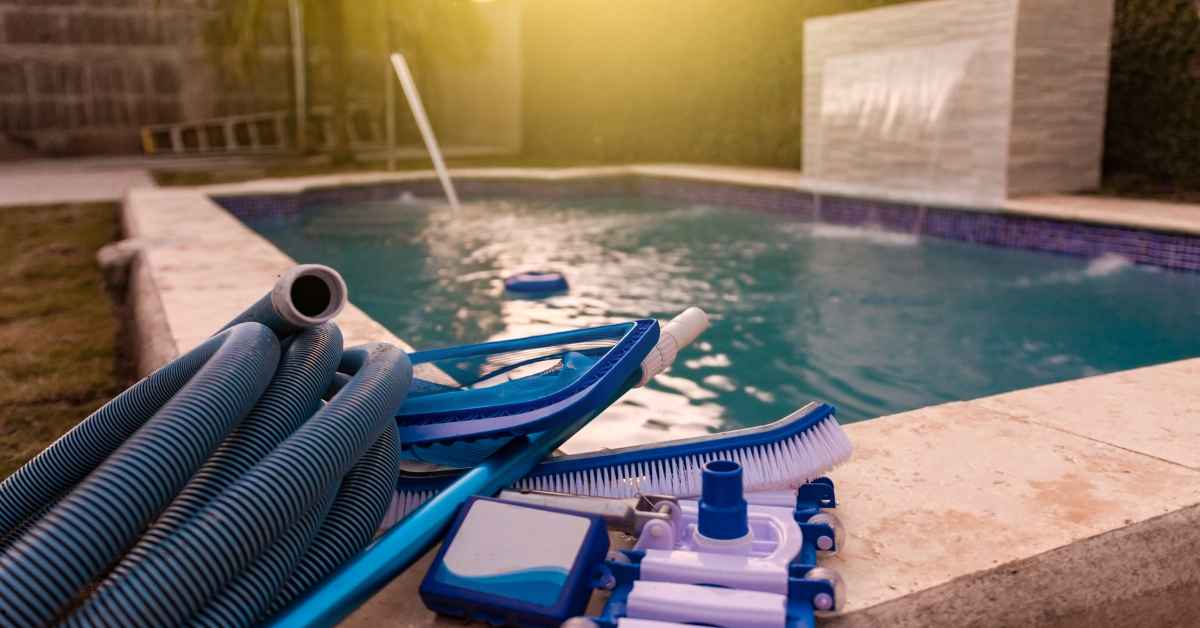 aspirar piscina com retorno fechado