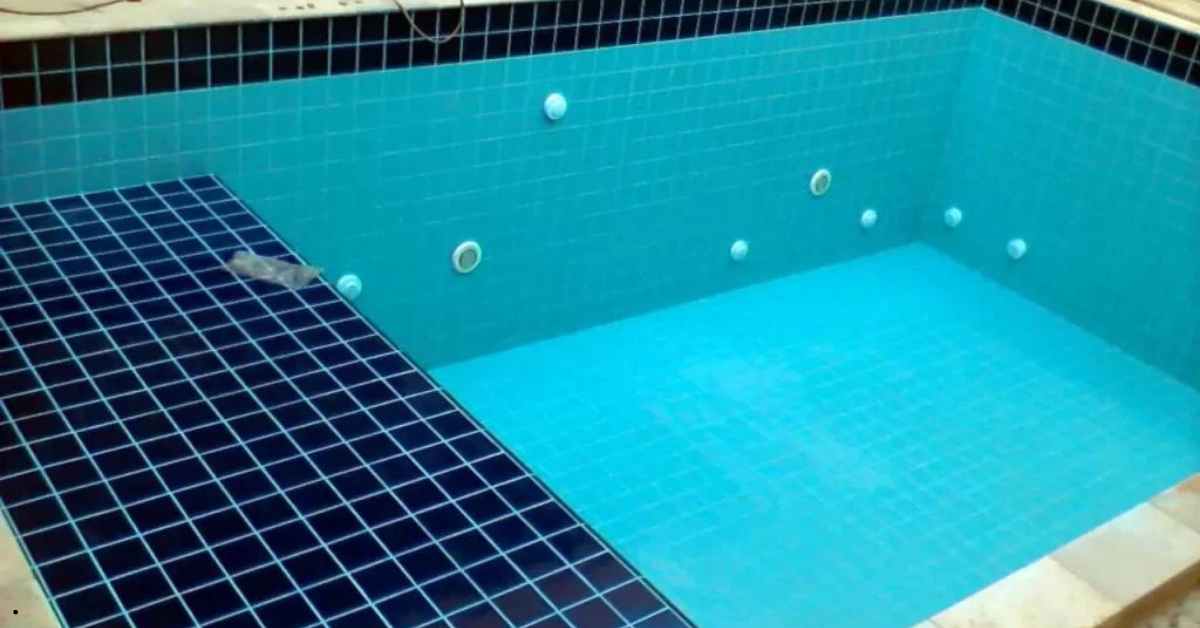 piscina de fibra ou de alvenaria