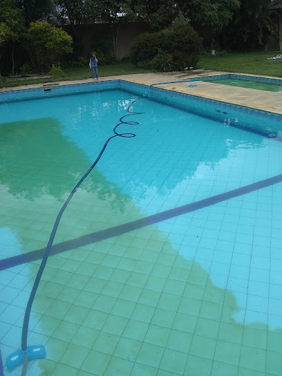 Foto do piscineiro Tichan em Embu-Guaçu - SP